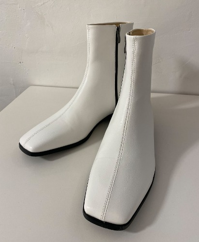 square toe zipper boots (white)